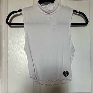 ✨White high neck crop top ✨